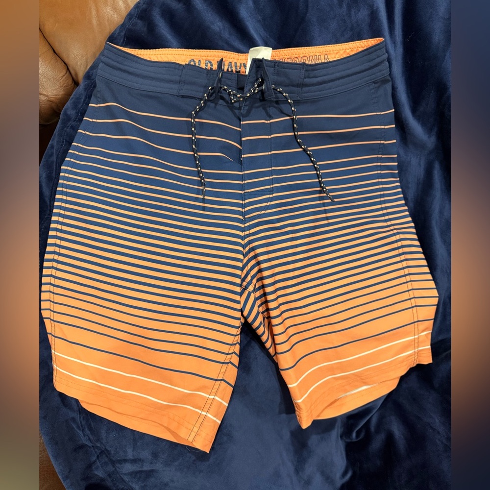 EUC OLD NAVY SWIM TRUNKS SIZE 32